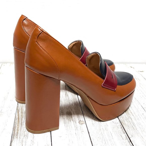 Elegant Tan and Navy Block plateau heels in great condition! - Picture 7 of 9